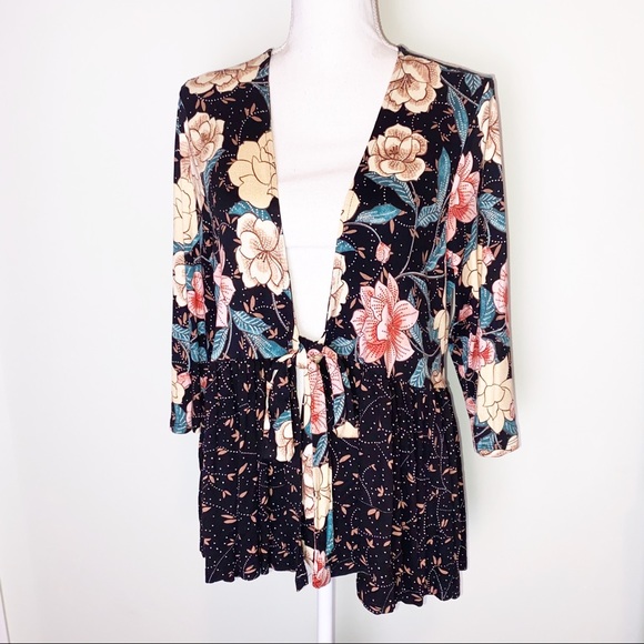 *SOLD* Torrid Mixed Floral Tie Front Kimono Top - Picture 2 of 8
